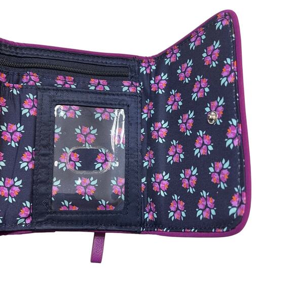 Vera Bradley RFID Riley Compact Wallet in Dream Tapestry Like New - Picture 3 of 5